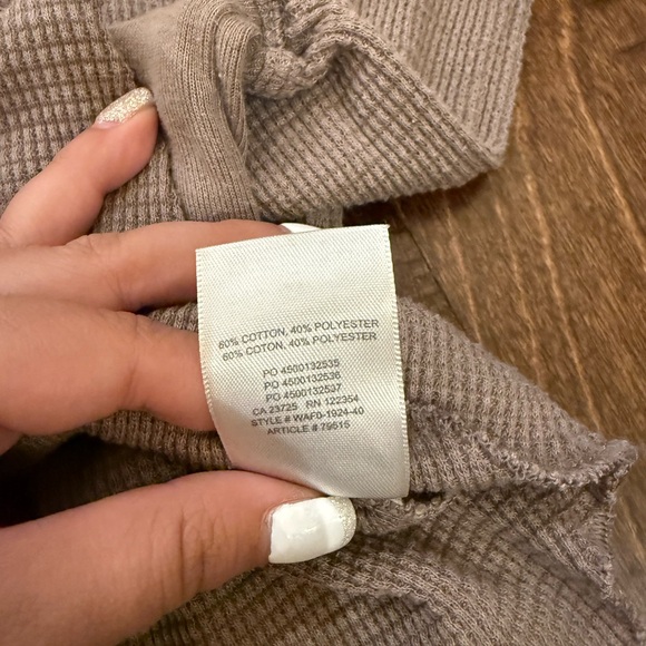 Aritzia The Group by Babaton Thermal Cowl Neck Long Sleeve Taupe size XXS - Picture 13 of 14